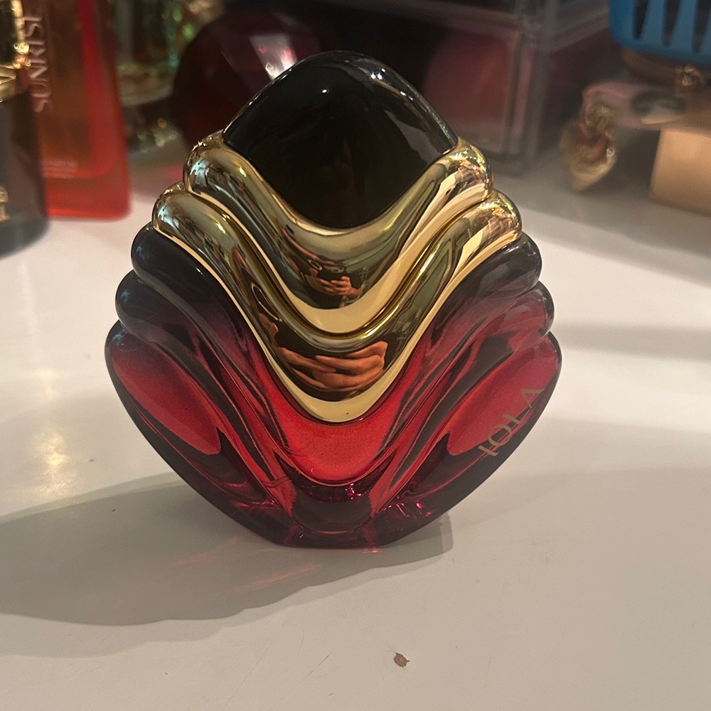 Iola perfume